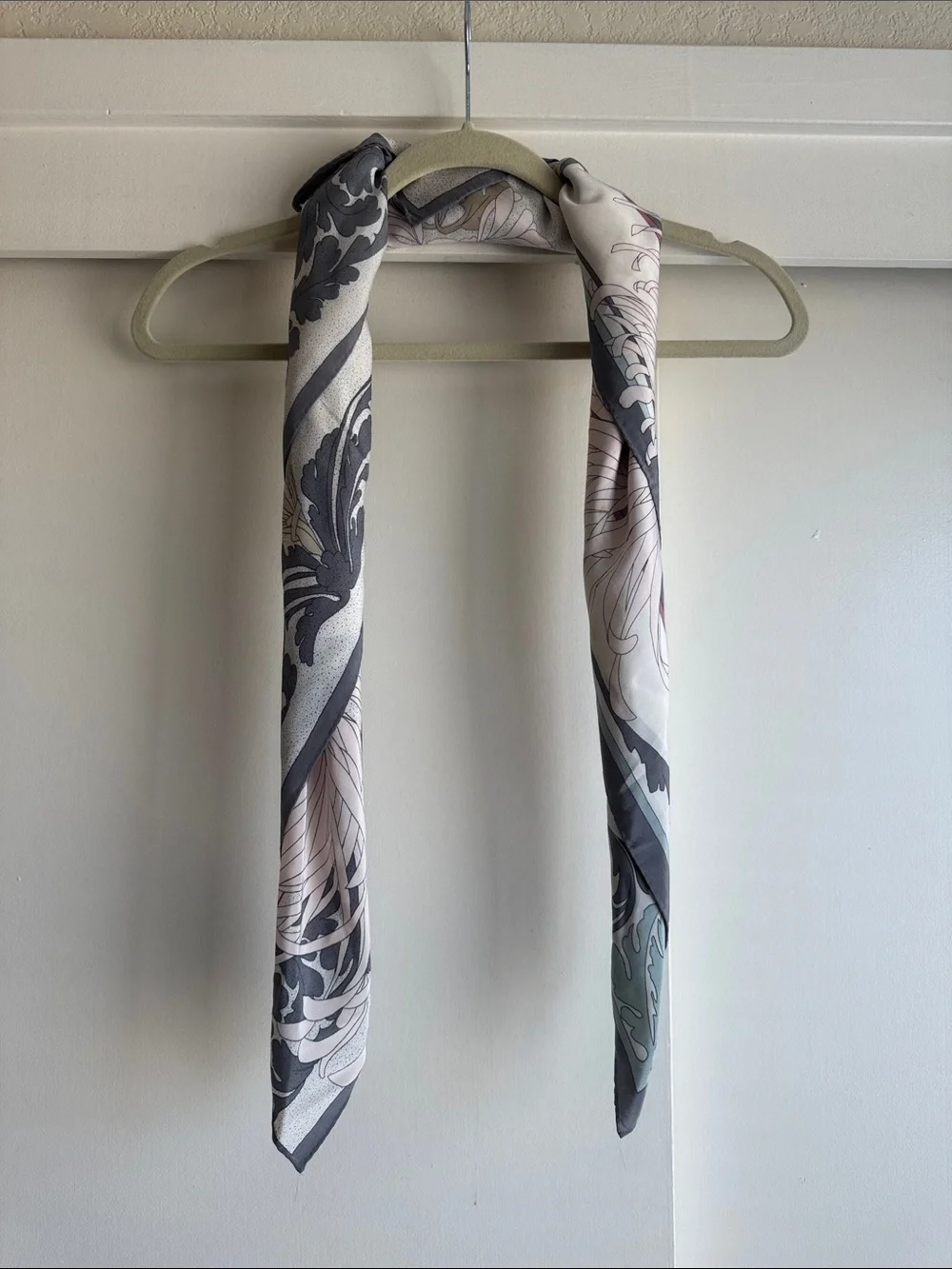 Vintage 1970s Ginnie Johansen Floral Abstract Art Deco Silk Scarf 34 x 34